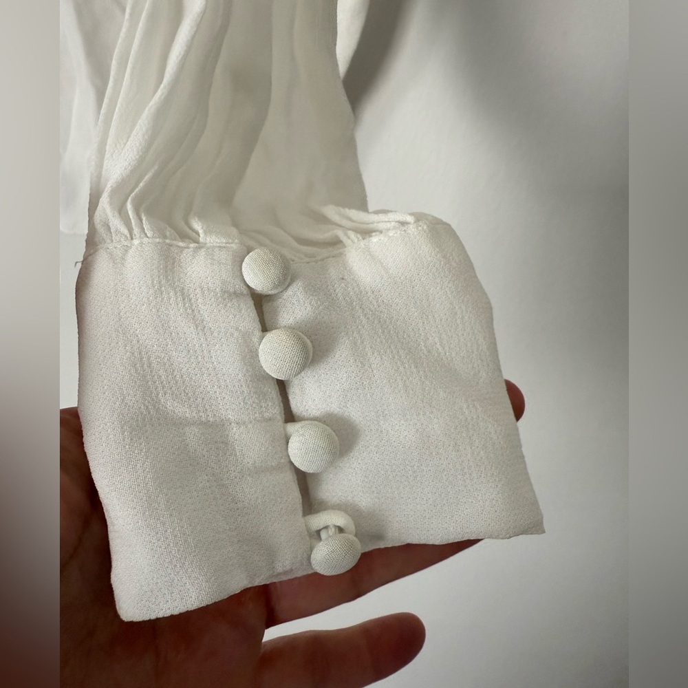 Vintage Sheer Flowy Boho Euro-Summer Peasant Top With Fabric Covered Buttons - Picture 4 of 6